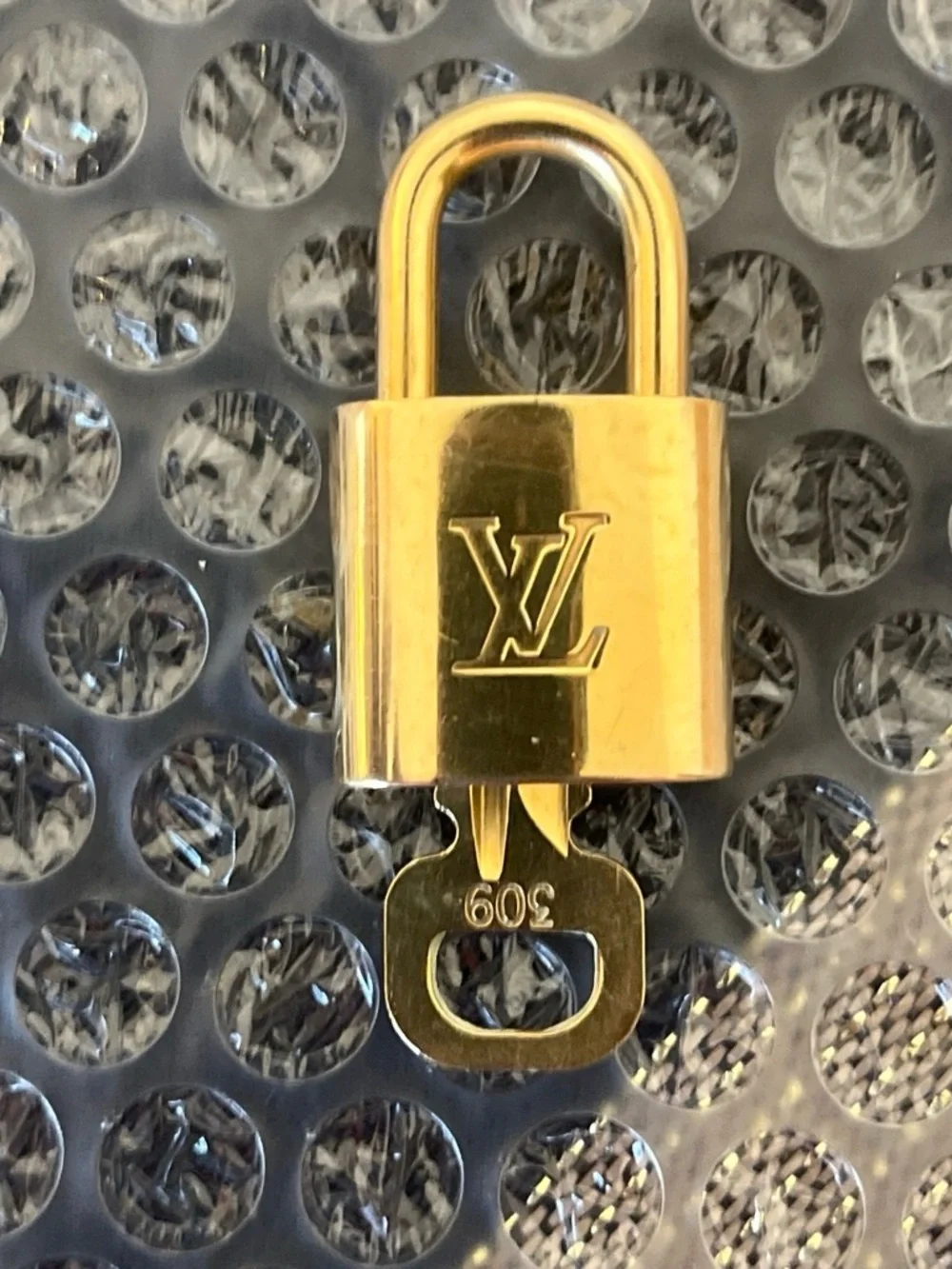 Louis Vuitton Gold Padlock Key (309).